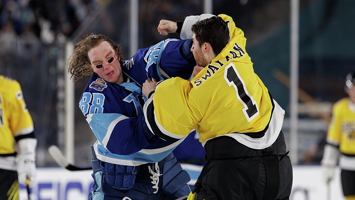 Василевский подрался с голкипером "Бостона" в матче НХЛ