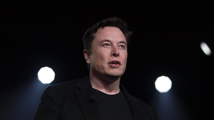 Мозговой имплант от Neuralink вживили третьему человеку, заявил Маск