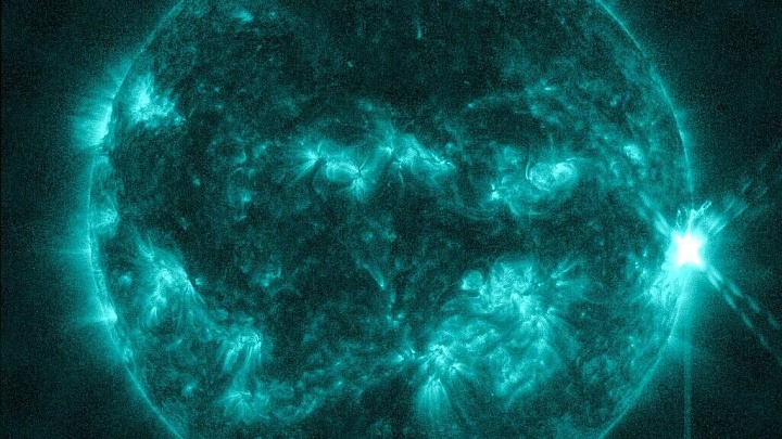 Начавшаяся на Земле магнитная буря усилилась