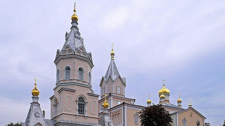 Правозащитник призвал вводить санкции против Киева за гонения на УПЦ