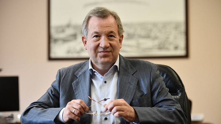 Путин присвоил звание Героя труда президенту РАН