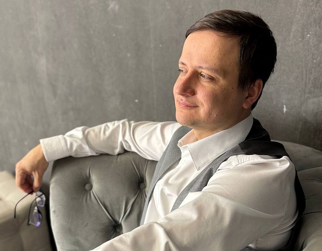 Гипнотерапевт Алексей Дешевых: как гипноз помогает справиться с травмами