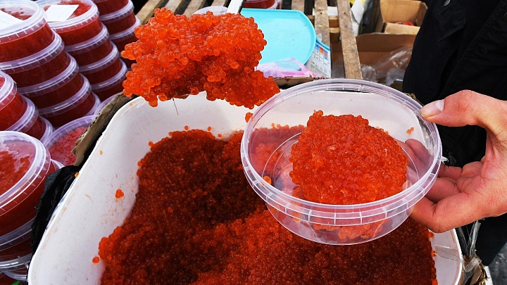 В России снизились цены на красную икру